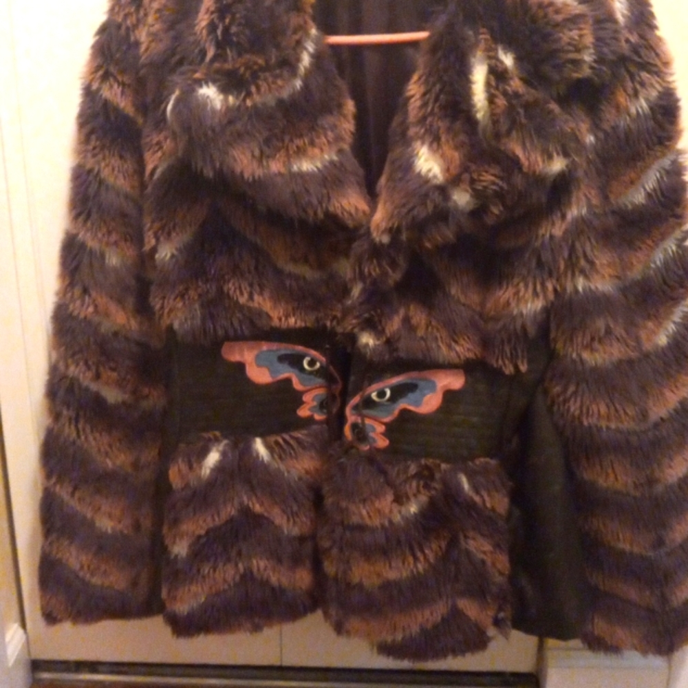 JENNIFER LOPEZ PLUSH FAUX FUR MID LENGTH WARM COAT WITH BUTTERFLY WASTE DESIGN